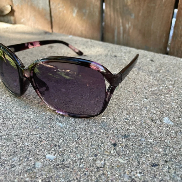 JCP Women’s Sunglasses Marbled Colors Black Pink Purple - Picture 3 of 6